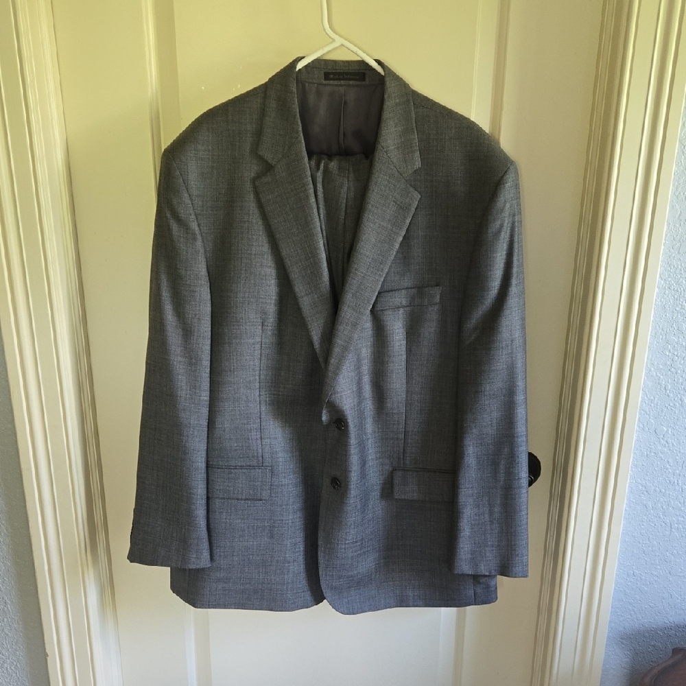 Classic Gray Men's Suit Jacket and Trousers - Size 48R